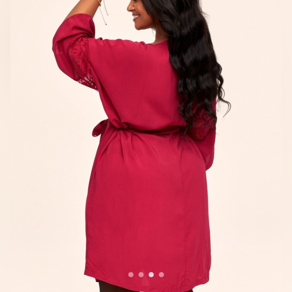Red robe - Picture 6 of 6